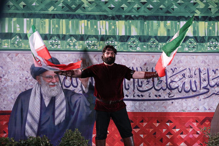 آرش کمانگیر مقابل دانشگاه تهران