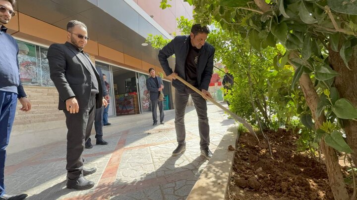 کاشت درخت امید در سینما آزادی کرمانشاه