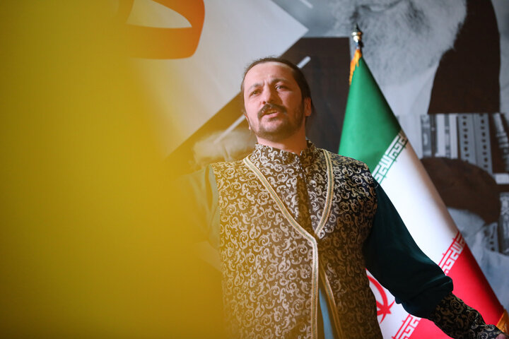 میدان انقلاب میزبان  رستم