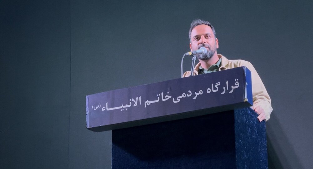 رسالت شعر چیزی جز همراهی و هم‌صدایی با مردم نیست