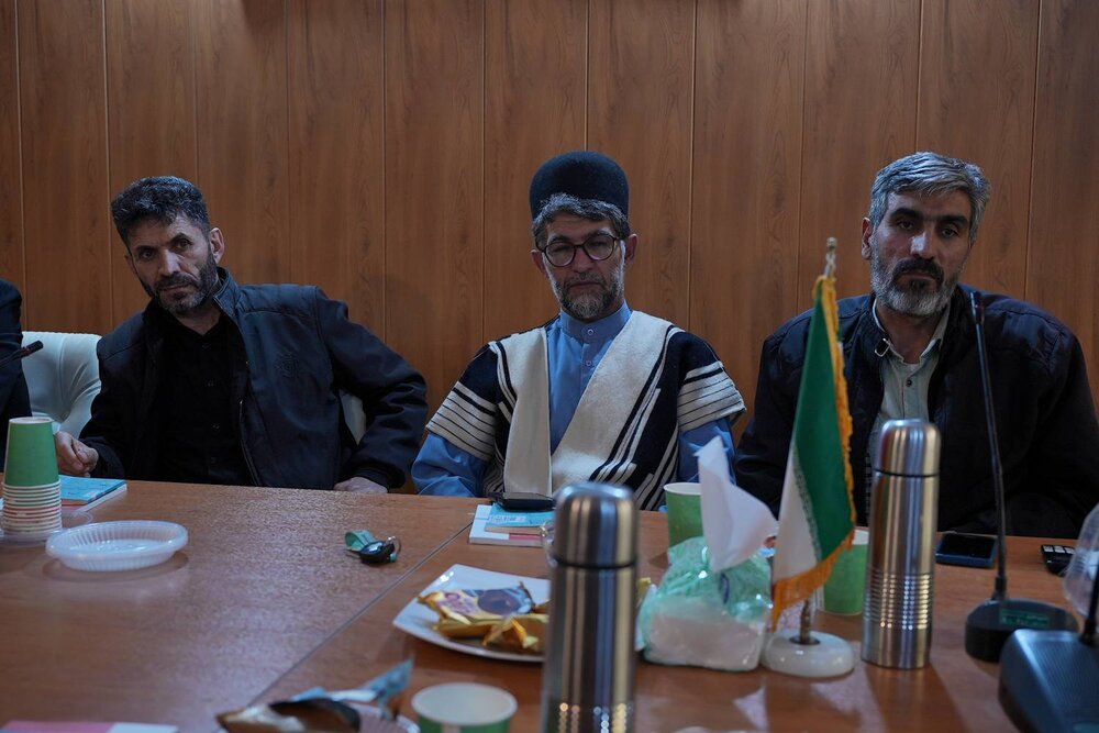 محفل شعر «ققنوس» در چهارمحال و بختیاری؛ نمایش همبستگی شاعران با آرمانهای مقاومت