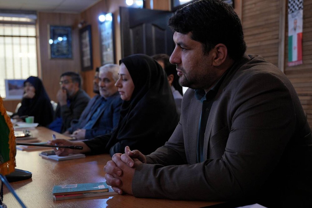 محفل شعر «ققنوس» در چهارمحال و بختیاری؛ نمایش هم‌بستگی شاعران با آرمان‌های مقاومت