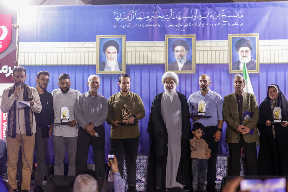 خواننده بوشهری، چهره سال هنر انقلاب بوشهر در سال ۱۴۰۴ شد