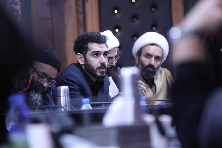 جلسه هم اندیشی جمعی از شعرا و نوحه سرایان فعال در دفاع مقدس سوم