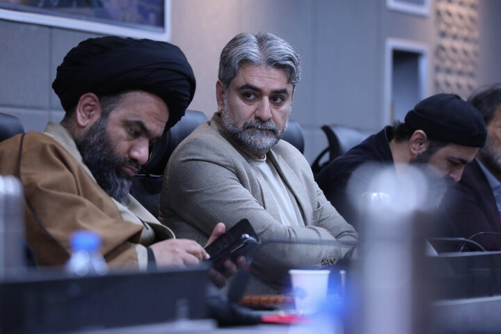 جلسه هم اندیشی جمعی از شعرا و نوحه سرایان فعال در دفاع مقدس سوم