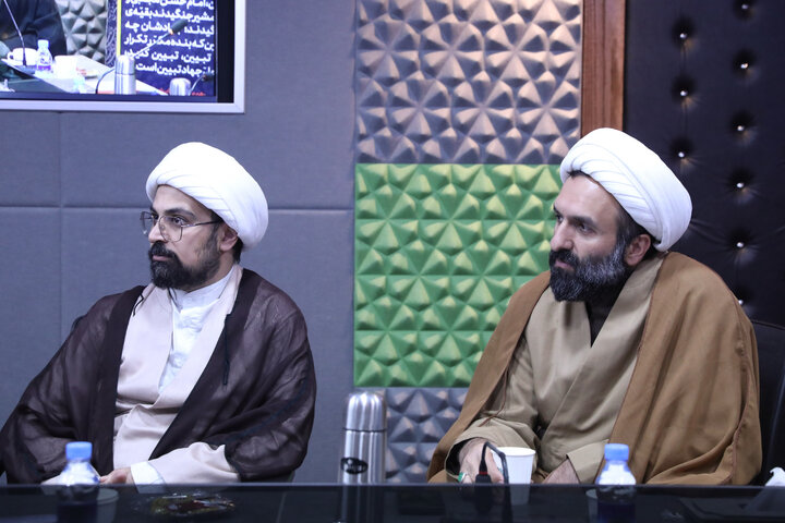 جلسه هم اندیشی جمعی از شعرا و نوحه سرایان فعال در دفاع مقدس سوم