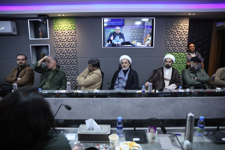 جلسه هم اندیشی جمعی از شعرا و نوحه سرایان فعال در دفاع مقدس سوم