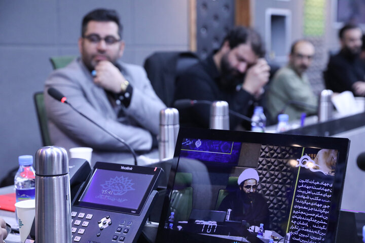 جلسه هم اندیشی جمعی از شعرا و نوحه سرایان فعال در دفاع مقدس سوم