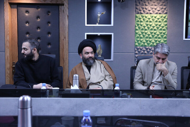 جلسه هم اندیشی جمعی از شعرا و نوحه سرایان فعال در دفاع مقدس سوم
