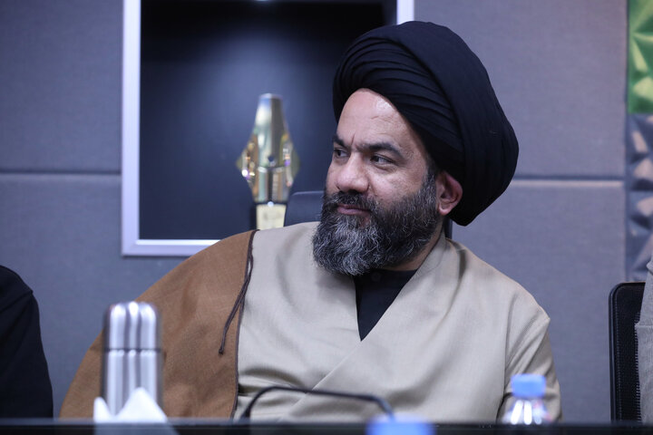 جلسه هم اندیشی جمعی از شعرا و نوحه سرایان فعال در دفاع مقدس سوم