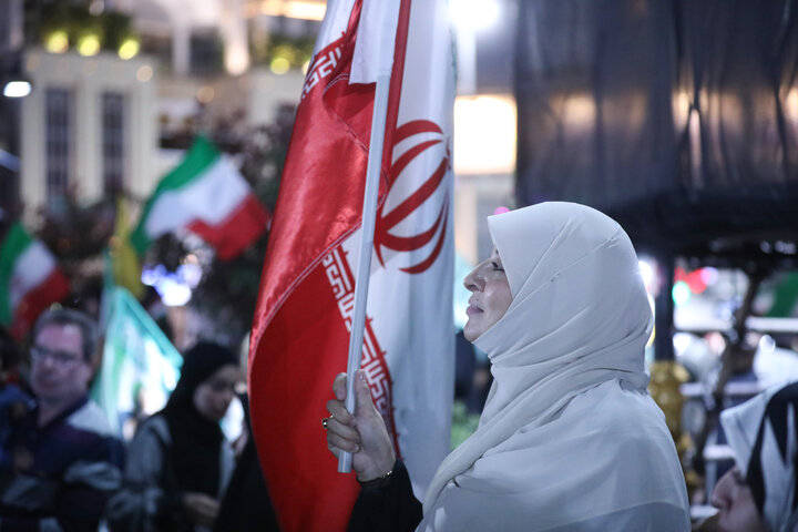 شعر خوانی ریم الوریمی در میدان تجریش