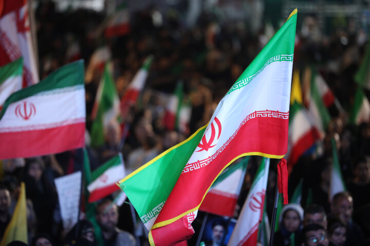 حضور ریم الوریمی در تجمع مردمی میدان انقلاب
