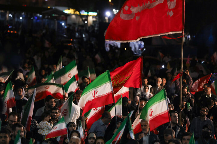 حضور ریم الوریمی در تجمع مردمی میدان انقلاب