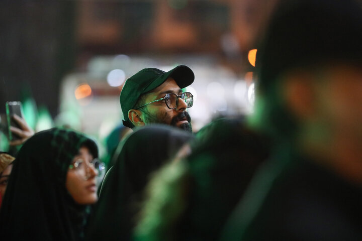 اجرای نمایش «به سمت نور» در تجمع بزرگ امام رضایی در میدان انقلاب اسلامی