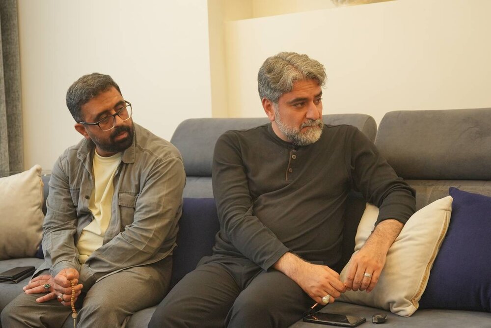 دیدار شاعران و نویسندگان حوزه هنری با خانواده شهید هنرمند فاطمه سادات میر
