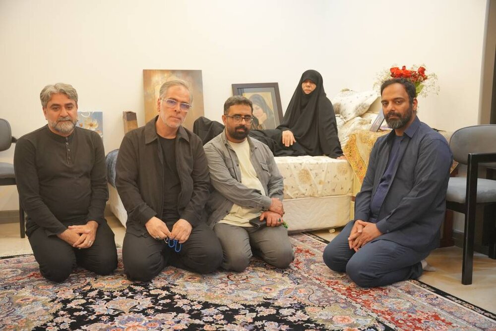 دیدار شاعران و نویسندگان حوزه هنری با خانواده شهید هنرمند فاطمه سادات میر