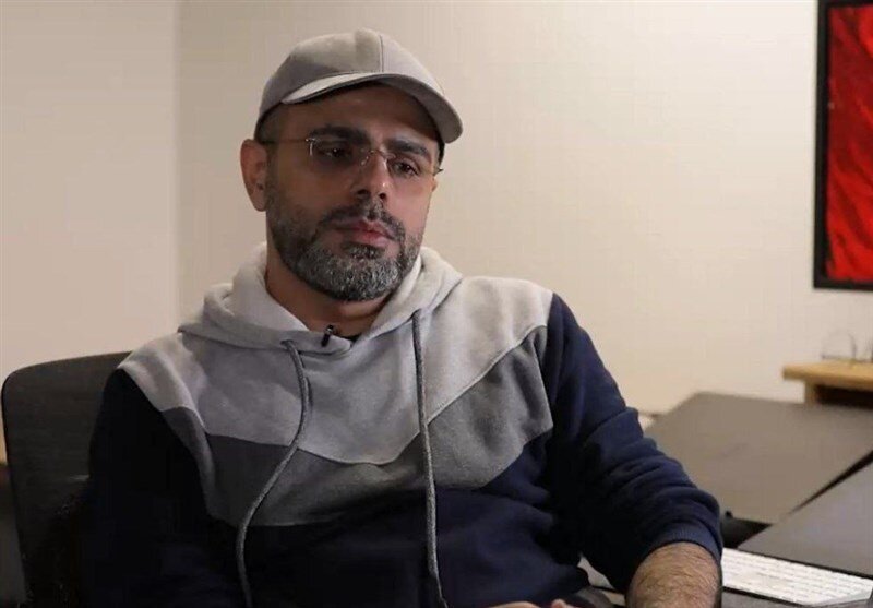 چرا مشت گره‌کرده رهبر شهید دیوارنگاره شد؟