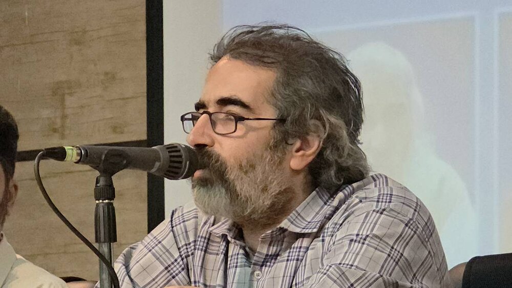 بررسی نقش زبان فارسی در استمرار هویت ایرانی در جوار سعدی