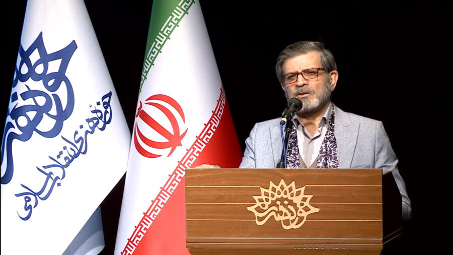 فارسی، زبان پایداری است