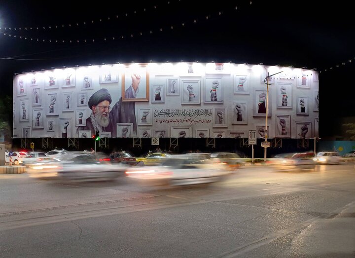 مشت‌های گره‌کرده از تهران به کرمان رسید