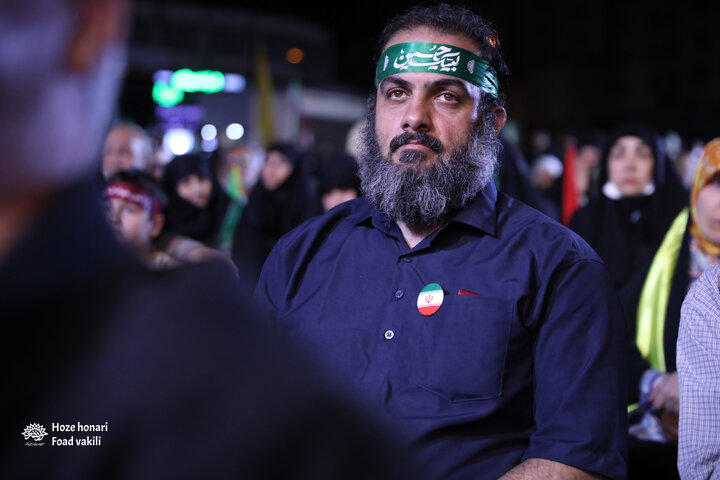 اجرای نمایش میدانی پرواز پروانه ها در میدان ولیعصر (ع)