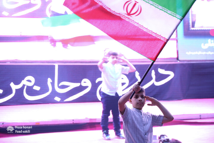 اجرای نمایش میدانی پرواز پروانه ها در میدان ولیعصر (ع)