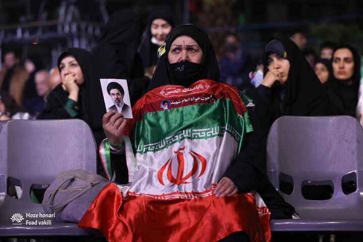 اجرای نمایش میدانی پرواز پروانه ها در میدان ولیعصر (ع)