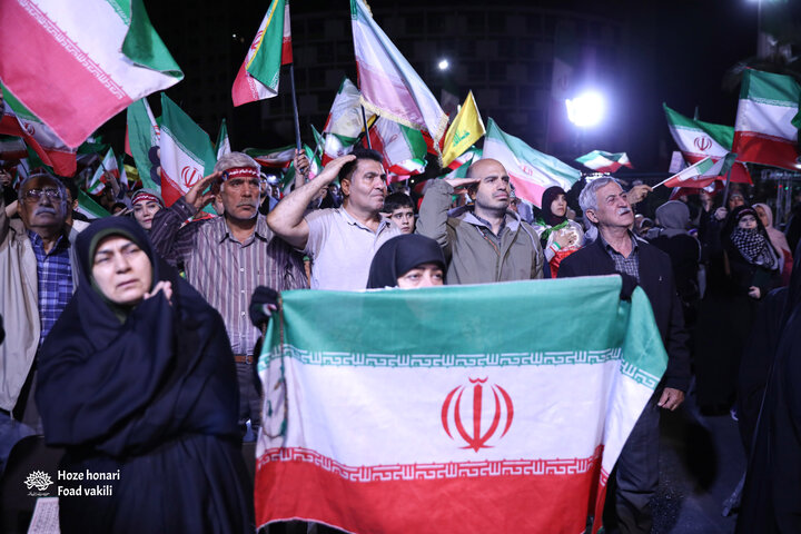 اجرای نمایش میدانی پرواز پروانه ها در میدان ولیعصر (ع)