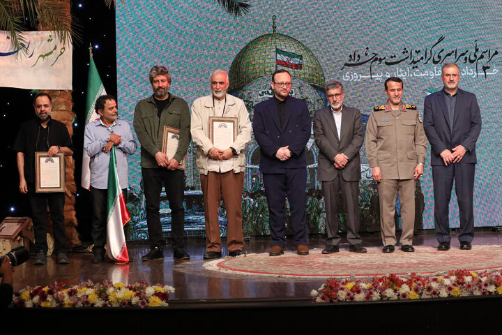 مراسم «سوم خرداد» و تجلیل از هنرمندان حوزه دفاع مقدس در سالن مهر برگزار شد