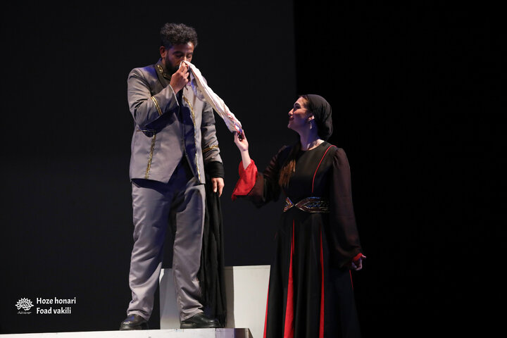 نمایش «ذرات آشوب»