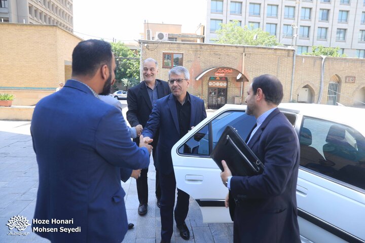 نشست صمیمی