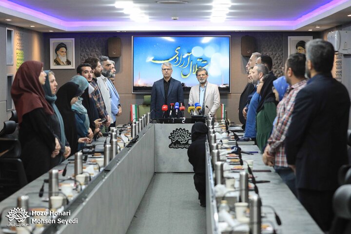 نشست صمیمی