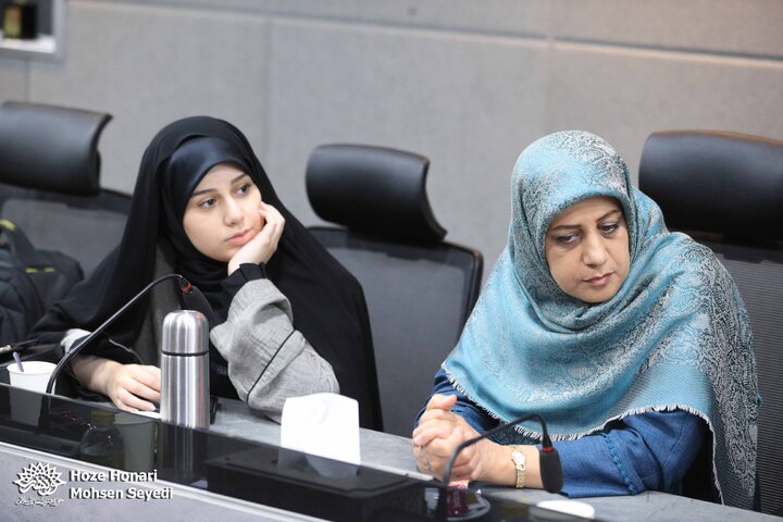 نشست صمیمی