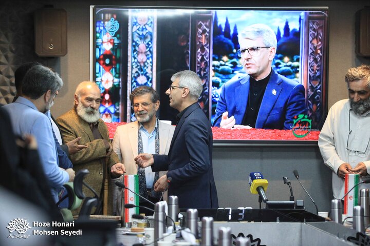 نشست صمیمی