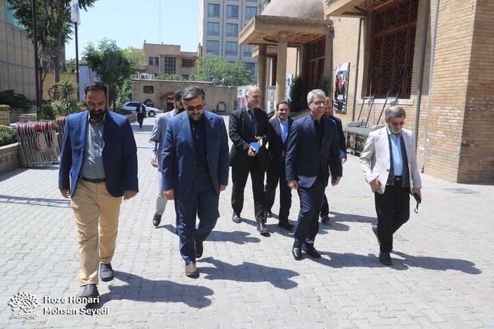 نشست صمیمی