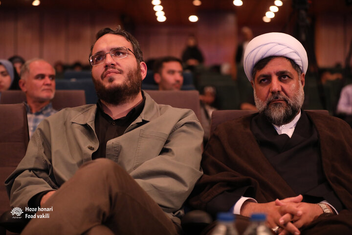 رونمایی از مجموعه «آسمان دارها»