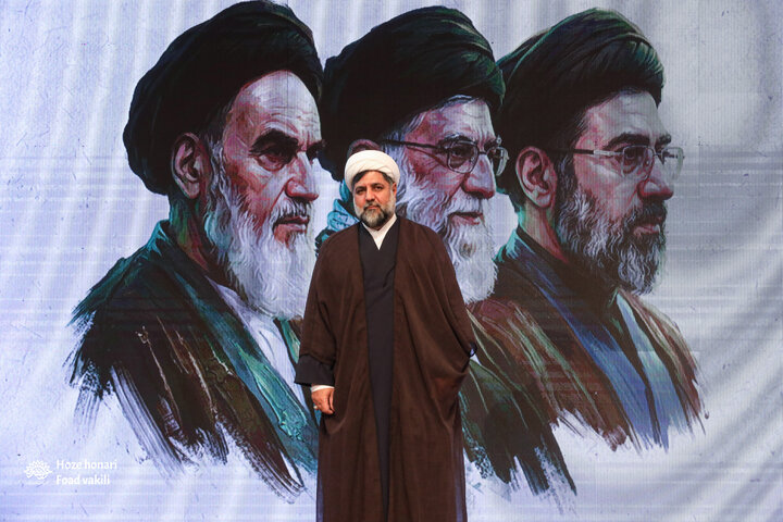 رونمایی از مجموعه «آسمان دارها»