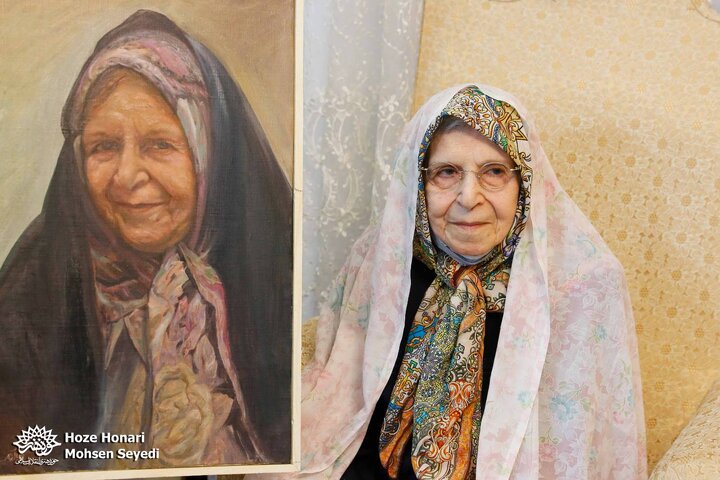 نگاهی به اشعار سیمین‌دخت وحیدی