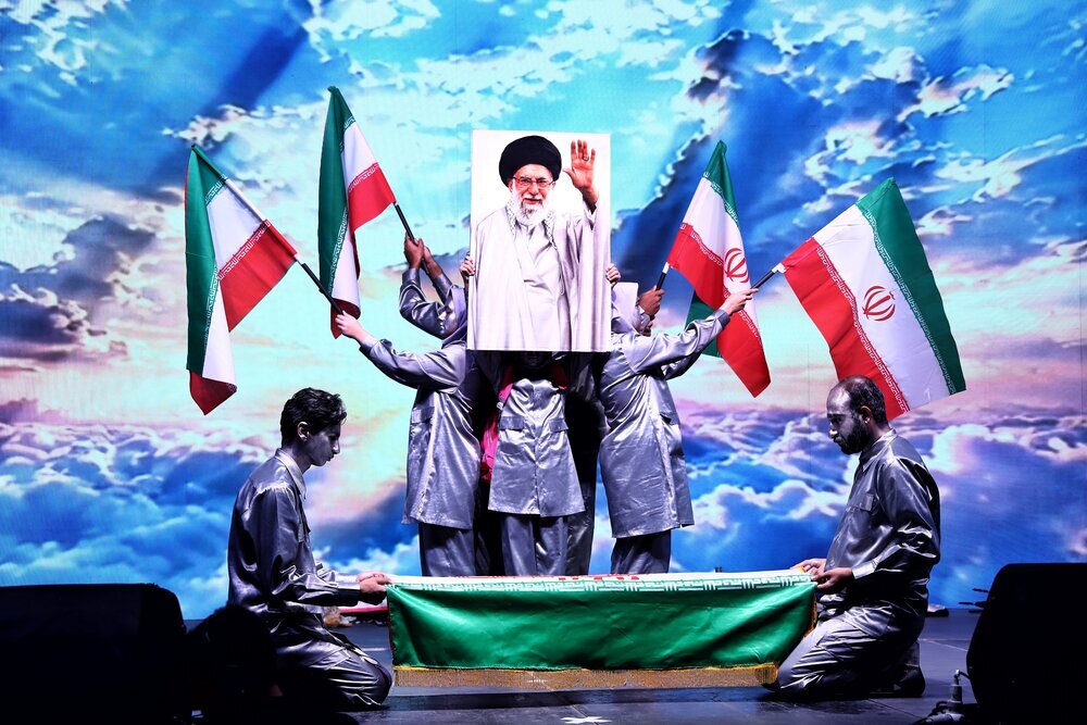 روایت فرازهای مختلف زندگی رهبر شهید در مستند نمایش «قائد»