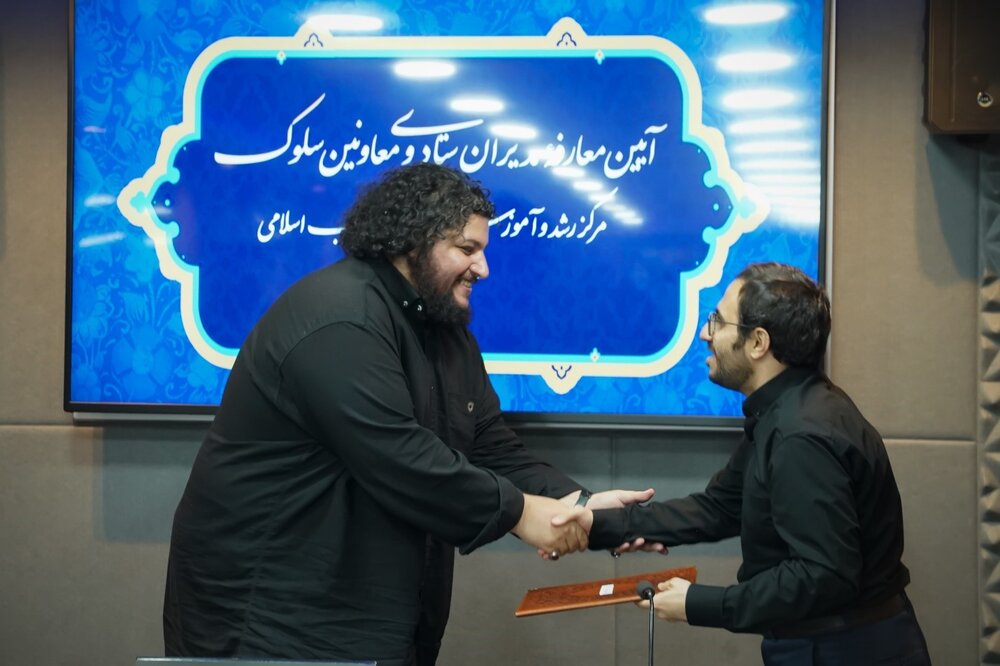 آیین معارفۀ مدیران ستادی و معاونین سلوک، مرکز رشد و آموزش حوزه هنری برگزار شد