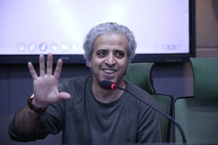 جلسه اول کارگاه نمایش نامه نویسی با تدریس ایوب آقاخانی برگزار شد