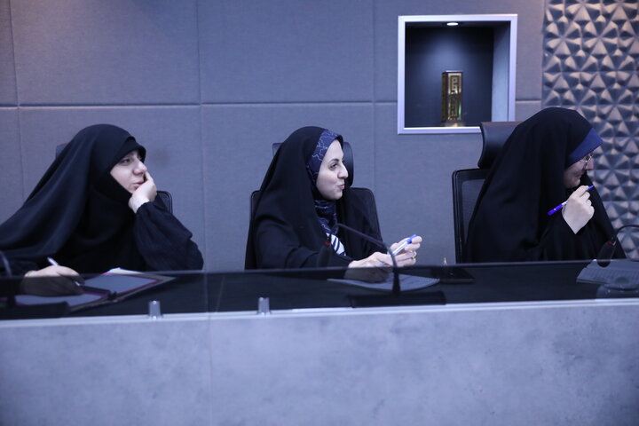 جلسه اول کارگاه نمایش نامه نویسی با تدریس ایوب آقاخانی برگزار شد