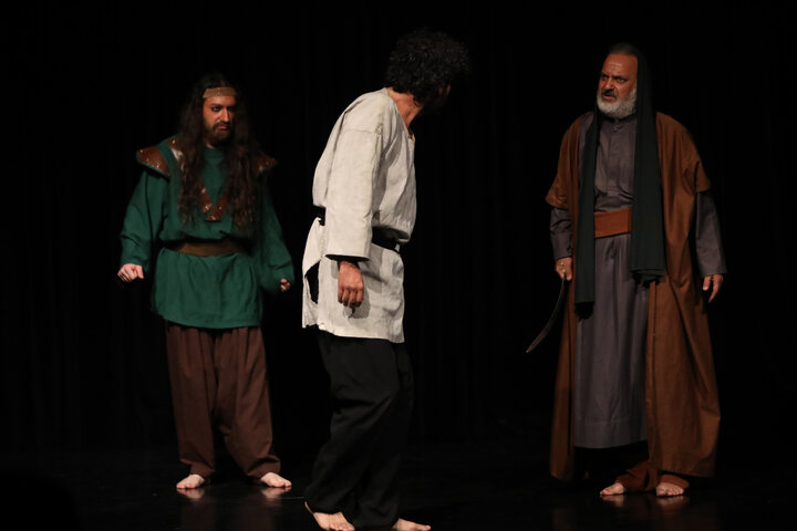 نمایش قافله گم شده