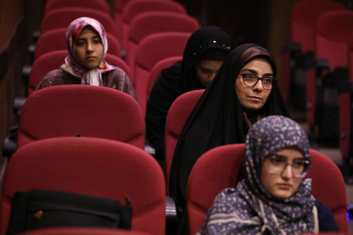 نقد وبررسی کتاب