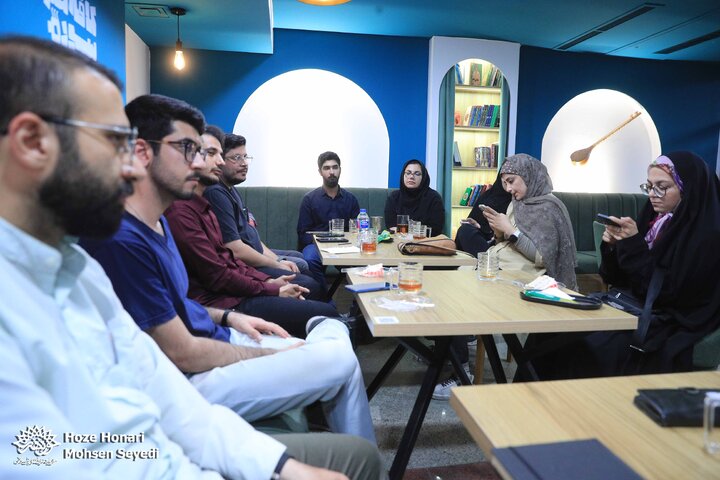 شصت‌وپنجمین نشست «طنزخوانه»