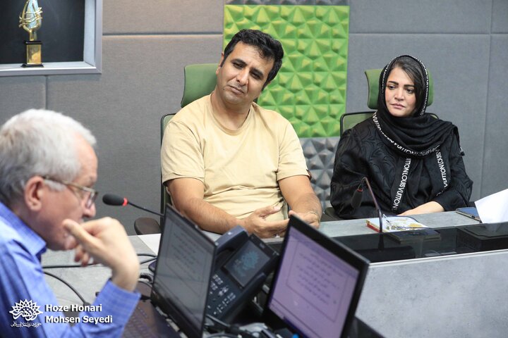 طنزآمیز