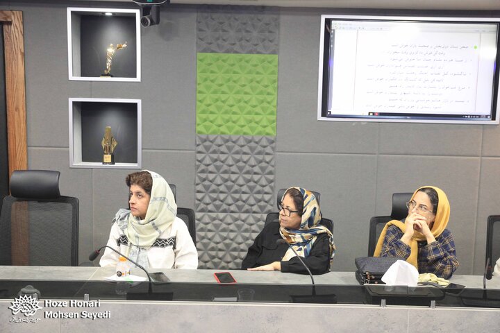 طنزآمیز