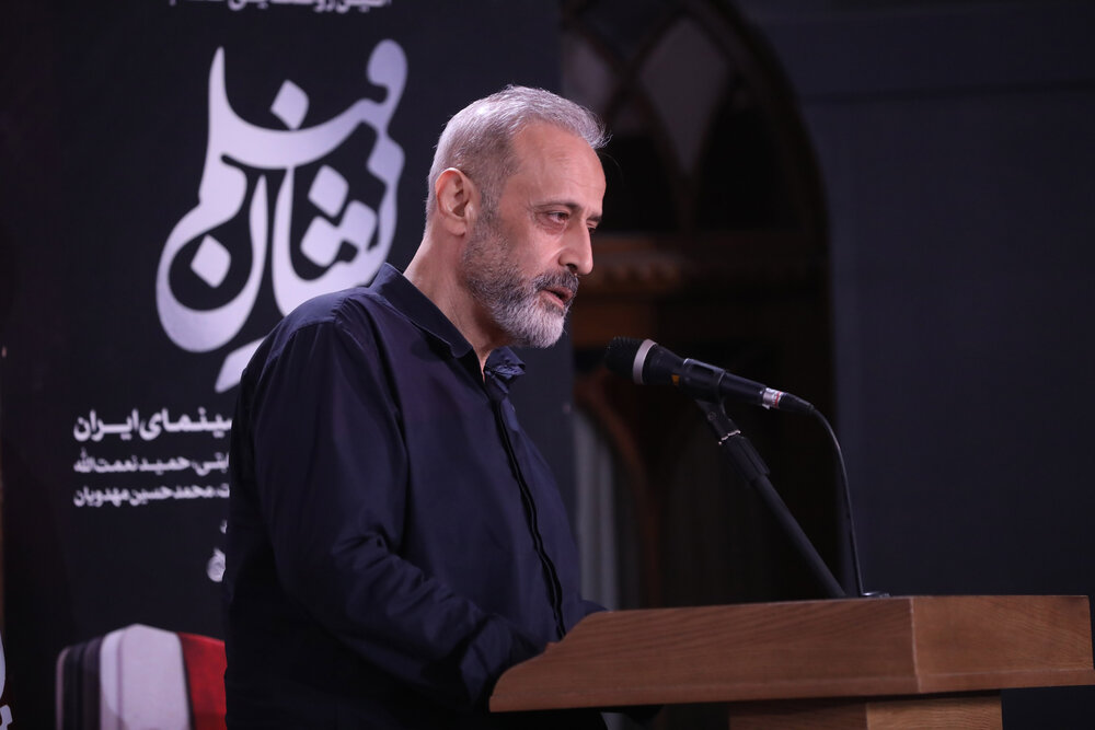 زبان فارسی برای من دغدغه است