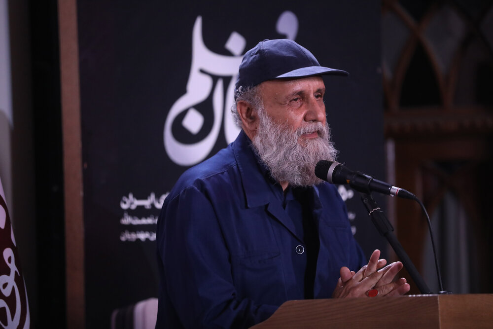 زبان فارسی برای من دغدغه است