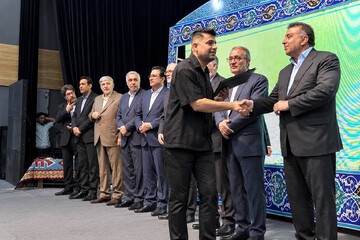 «شُلّه زرد» بوشهر در جشنواره ملی تئاتر خیابانی رضوی درخشید